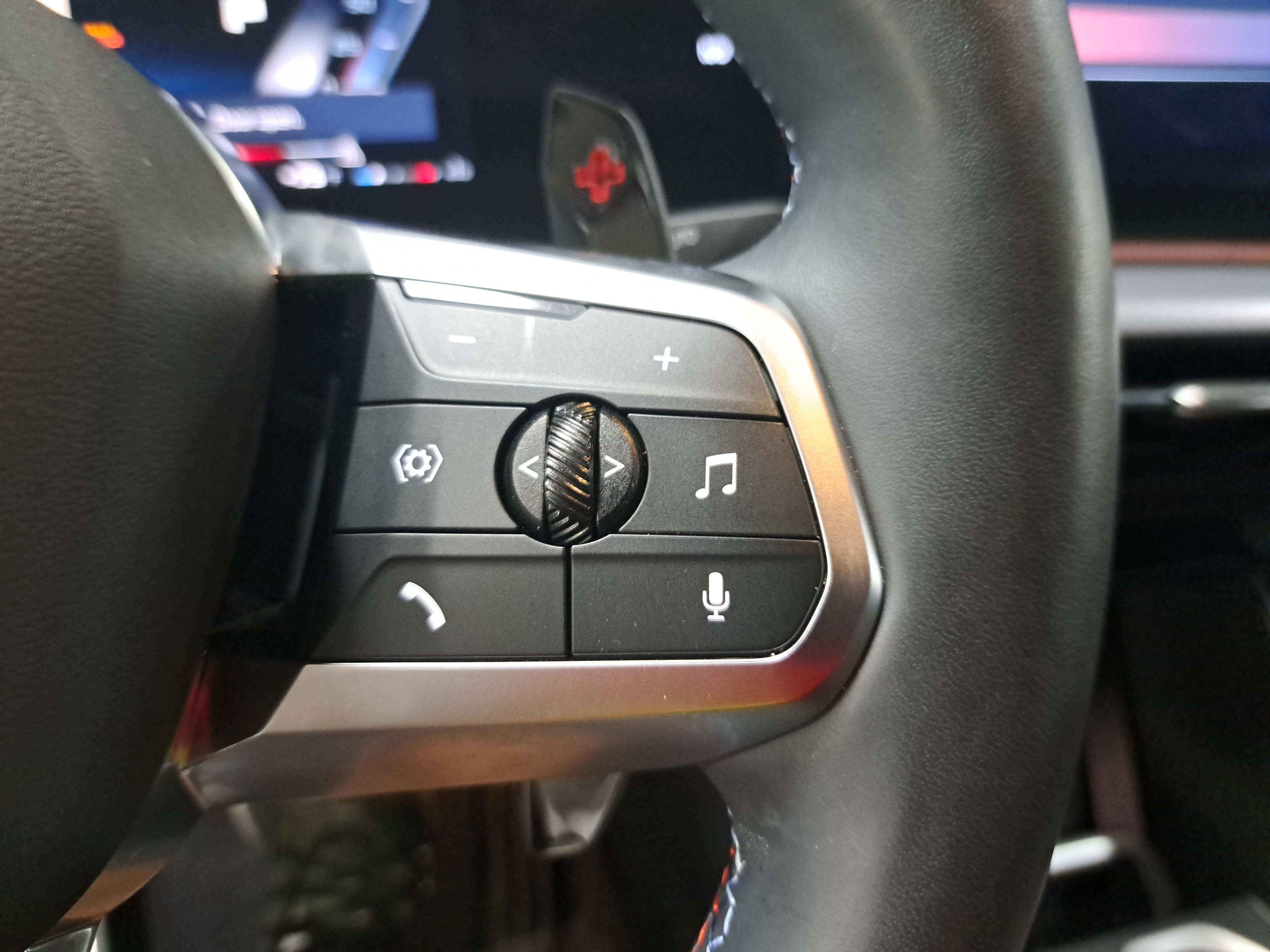 Used 2025 BMW X2 M35i AWD/4WD image 16