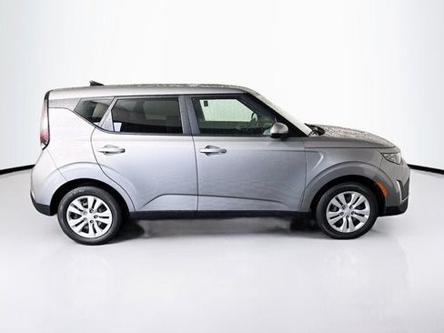 Certified 2023 Kia Soul LX FWD image 4
