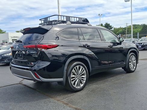 Used 2022 Toyota Highlander Platinum image 6