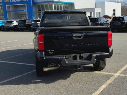 Used 2024 Toyota Tacoma SR5 AWD/4WD image 7