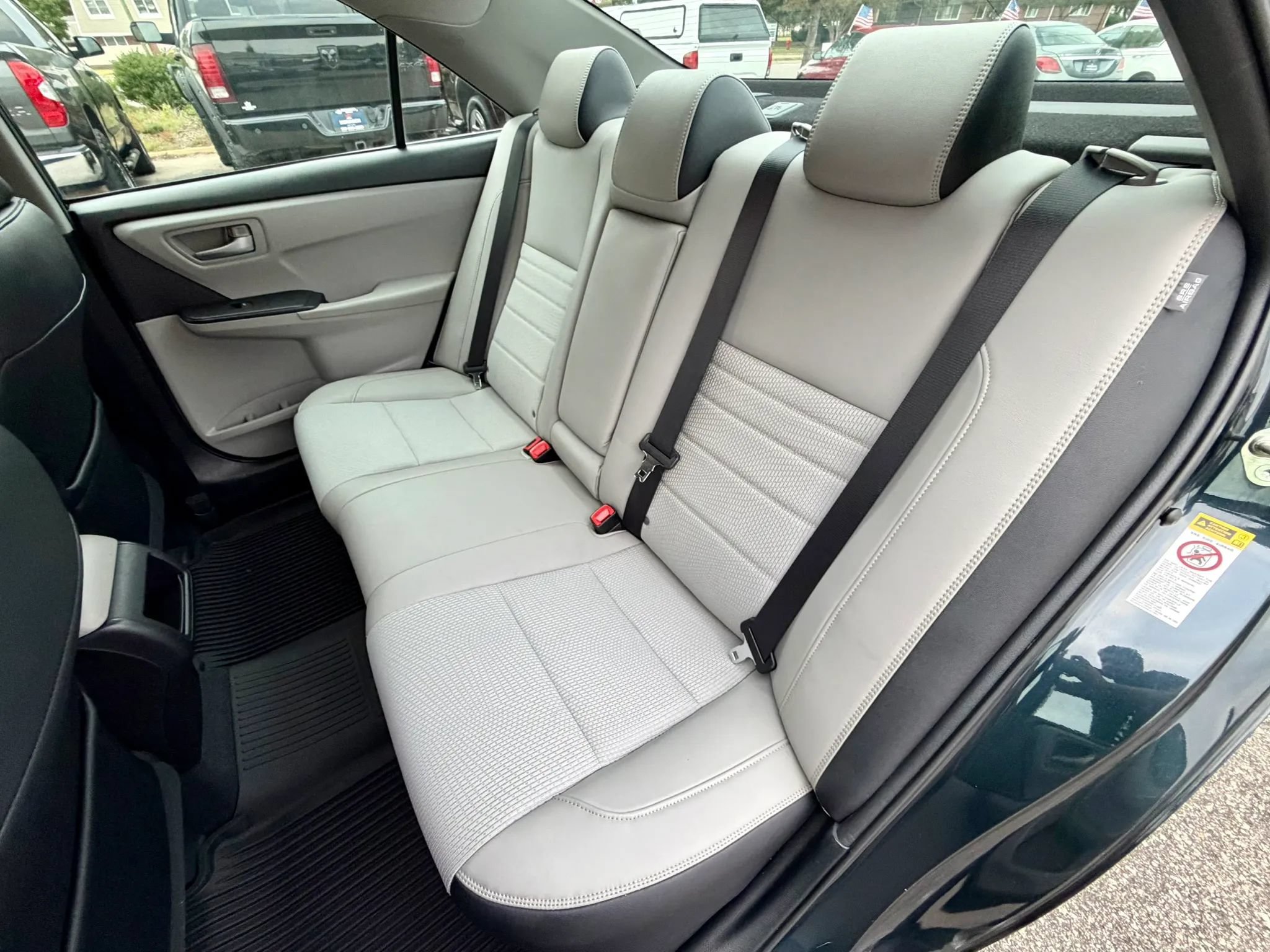 Used 2017 Toyota Camry SE FWD image 9