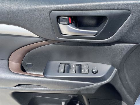 Used 2018 Toyota Highlander XLE image 12