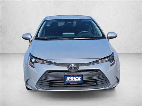 Used 2023 Toyota Corolla LE FWD image 2