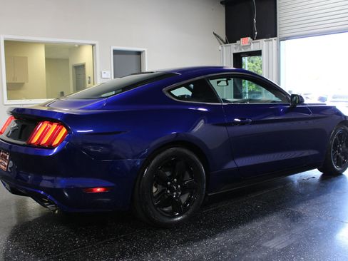 Used 2016 Ford Mustang Coupe image 3