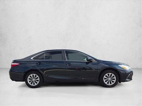 Used 2017 Toyota Camry LE FWD image 4