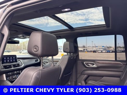 Used 2021 Chevrolet Suburban Z71 w/ Z71 Signature Package image 21