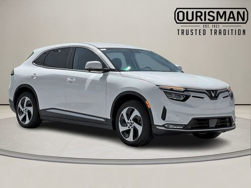 New 2025 VinFast VF 8 Eco image 1