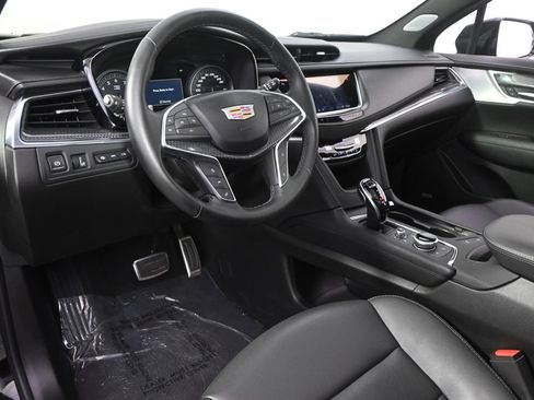 Certified 2025 Cadillac XT5 Sportv w/ Technology Package AWD/4WD image 11