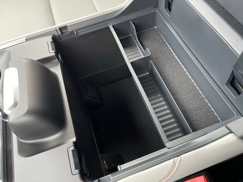 New 2025 Ford Expedition Active image 21