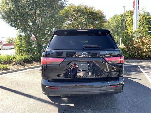Certified 2023 Toyota Sequoia SR5 image 7