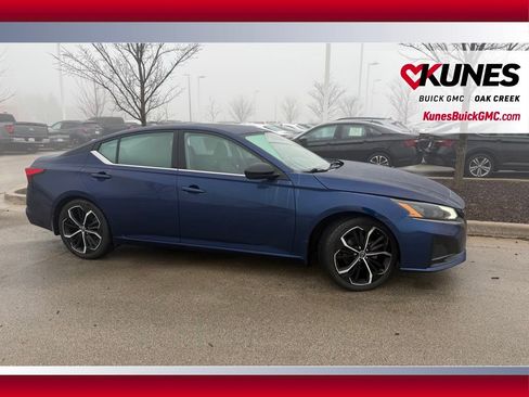 Used 2023 Nissan Altima 2.5 SR w/ SR Premium Package FWD image 6