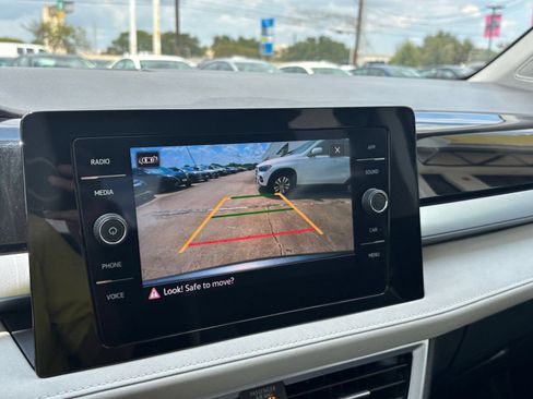 Used 2026 Volkswagen Taos SE AWD/4WD image 24