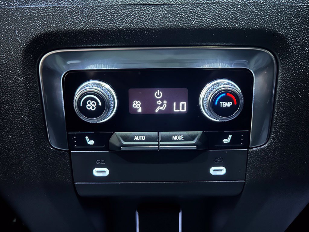 Used 2021 GMC Yukon Denali w/ Denali Premium Package AWD/4WD image 42