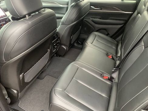 Used 2024 Jeep Grand Cherokee Limited image 15