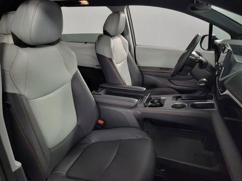 Used 2022 Toyota Sienna XSE image 15
