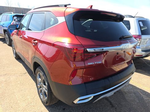 Used 2023 Kia Seltos S w/ Navigation Package image 6
