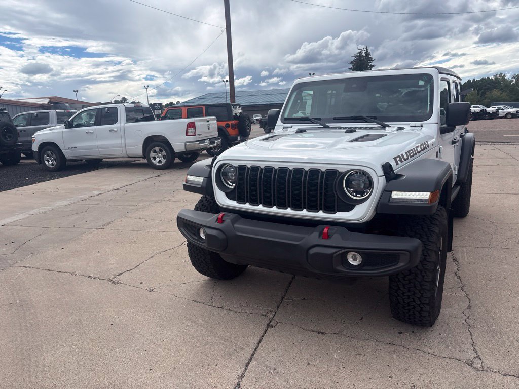 Used 2024 Jeep Wrangler Unlimited Rubicon w/ Convenience Group AWD/4WD image 3