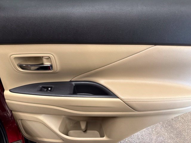 Used 2018 Mitsubishi Outlander SEL AWD/4WD image 23