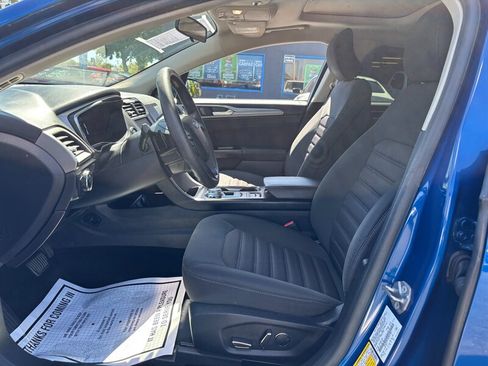 Used 2017 Ford Fusion SE w/ Fusion SE Technology Package FWD image 10