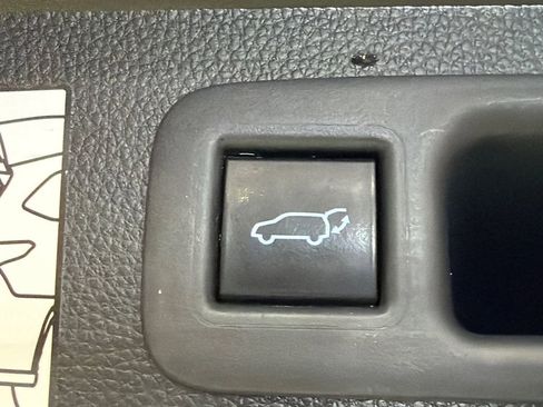 Used 2022 Toyota Highlander Limited FWD image 21