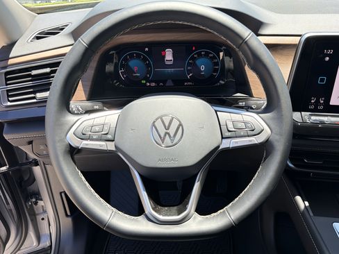 Used 2024 Volkswagen Atlas SE AWD/4WD image 18