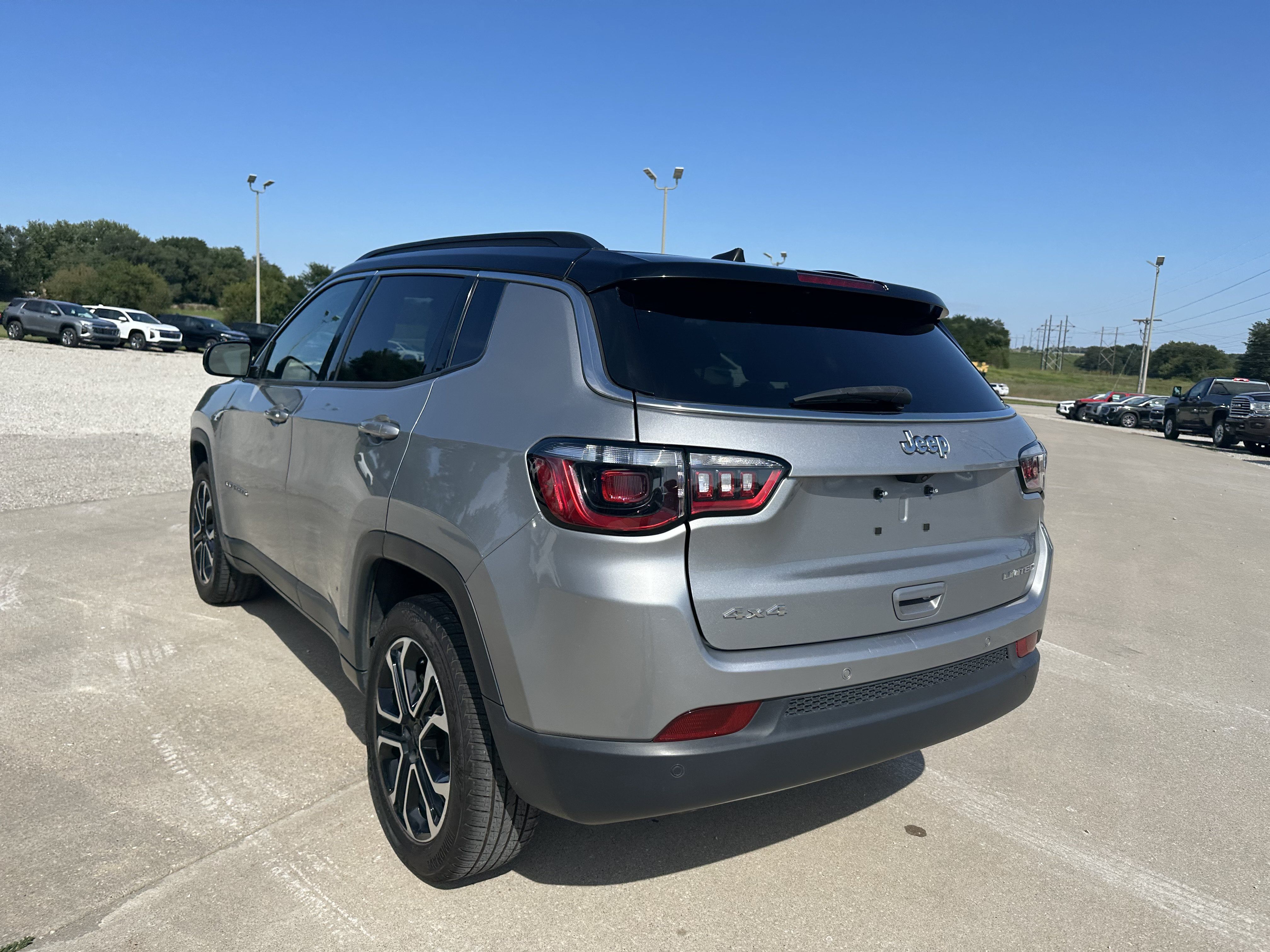 Used 2024 Jeep Compass Limited AWD/4WD image 3