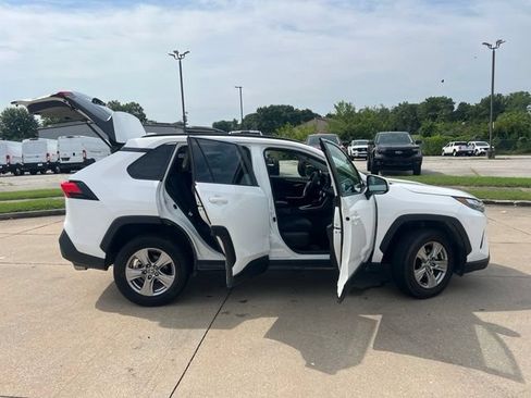 Used 2025 Toyota RAV4 XLE FWD image 15