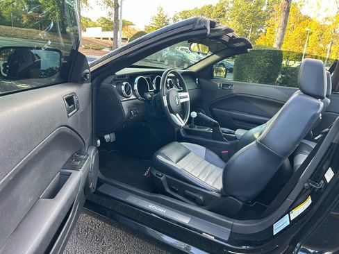 Used 2006 Ford Mustang GT image 12