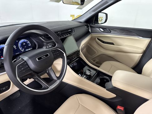 New 2025 Jeep Grand Cherokee Limited image 27