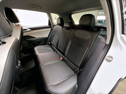 Certified 2025 Volkswagen Taos SE AWD/4WD image 27