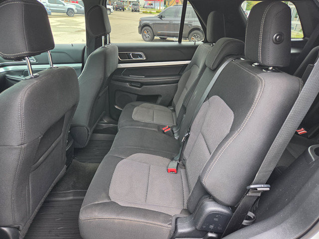 Used 2017 Ford Explorer XLT AWD/4WD image 11