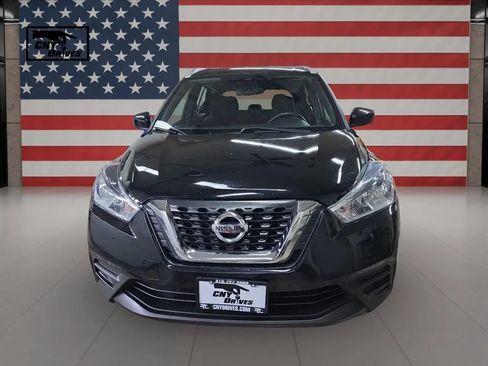 Used 2020 Nissan Kicks SV FWD image 2