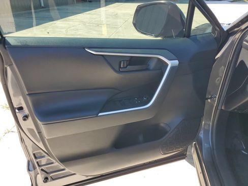 Used 2019 Toyota RAV4 LE FWD image 24