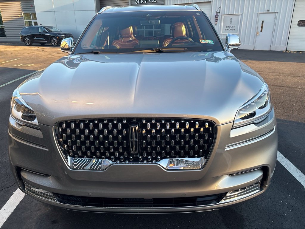 Certified 2021 Lincoln Aviator Black Label w/ Dynamic Handling Package AWD/4WD image 2