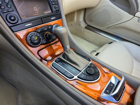 Used 2009 Mercedes-Benz SL 550 image 22