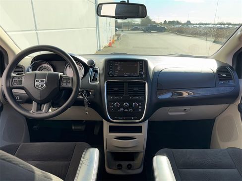 Used 2018 Dodge Grand Caravan SE w/ UConnect Hands-Free Group image 12