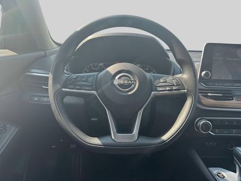 Used 2024 Nissan Altima 2.5 SV FWD image 18