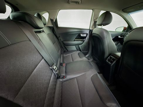 Used 2018 Kia Niro EX FWD image 25