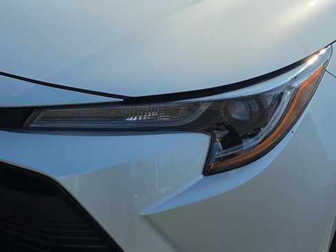 Used 2025 Toyota Corolla LE FWD image 29