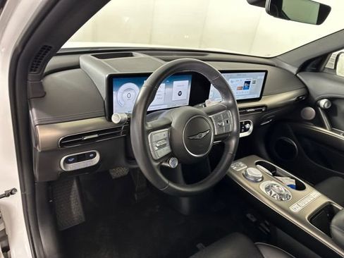 Used 2023 Genesis GV60 Advanced image 13