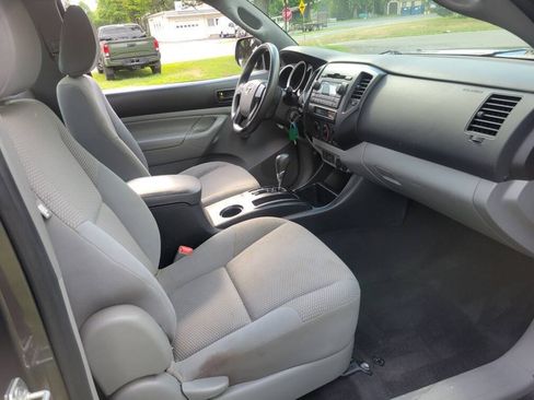 Used 2012 Toyota Tacoma 4x4 Regular Cab image 11