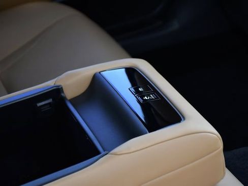 Used 2023 Lexus LS 500 RWD image 29