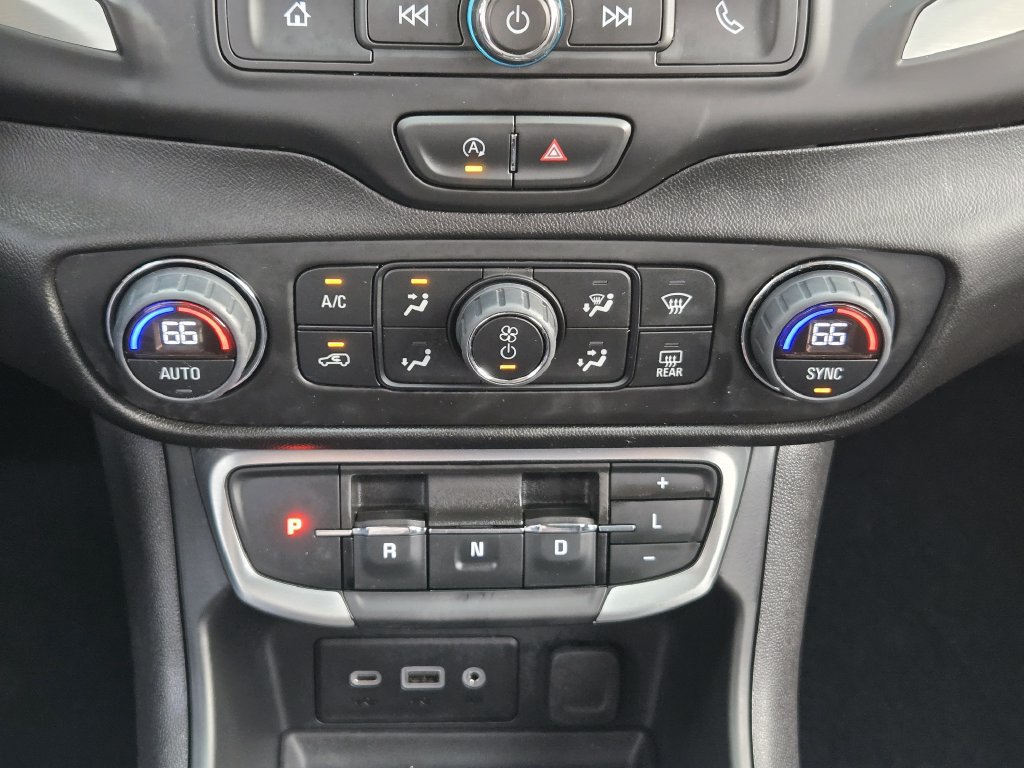 Used 2024 GMC Terrain SLE w/ Driver Convenience Package FWD image 17