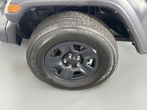 Used 2022 Jeep Wrangler Unlimited Sport image 38