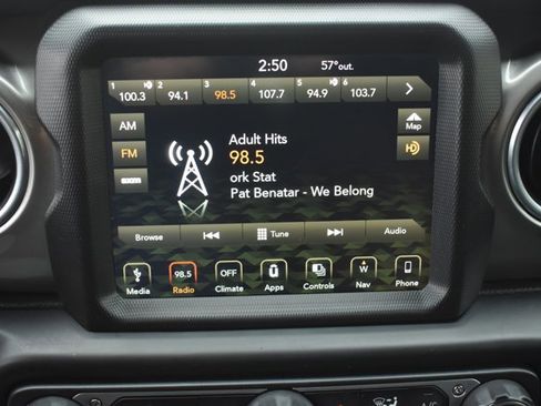 Used 2018 Jeep Wrangler Unlimited Sahara image 24