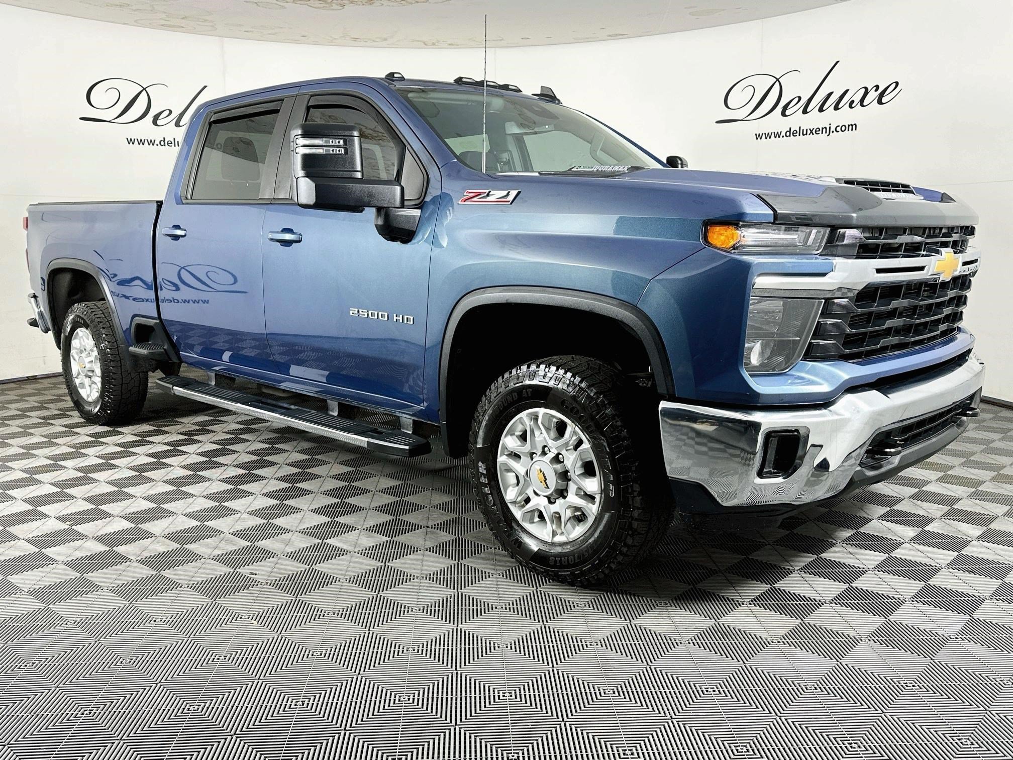 Used 2024 Chevrolet Silverado 2500 LT AWD/4WD image 1