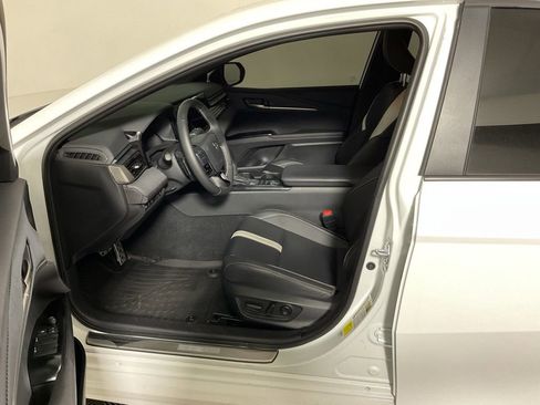 Used 2025 Toyota Camry SE AWD/4WD image 21