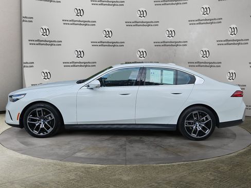 Used 2026 BMW 530i xDrive AWD/4WD image 2