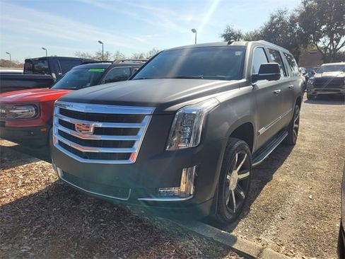 Used 2016 Cadillac Escalade ESV Luxury image 3