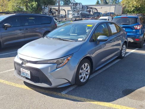 Used 2020 Toyota Corolla LE image 2